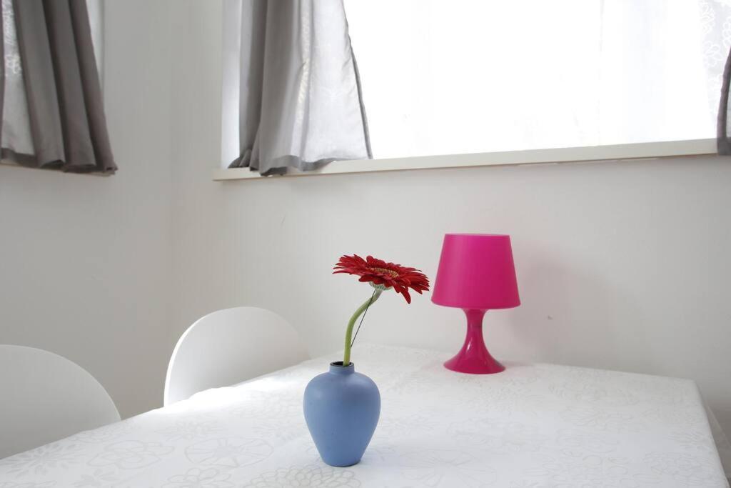 Sunny Apartment At Rostock - Pink Esterno foto