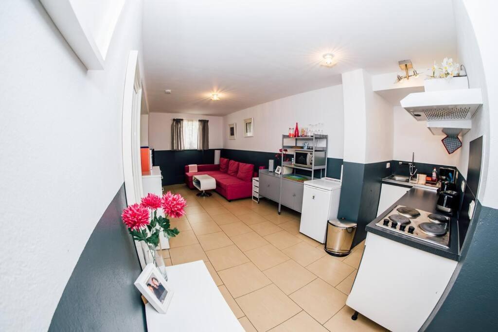Sunny Apartment At Rostock - Pink Esterno foto