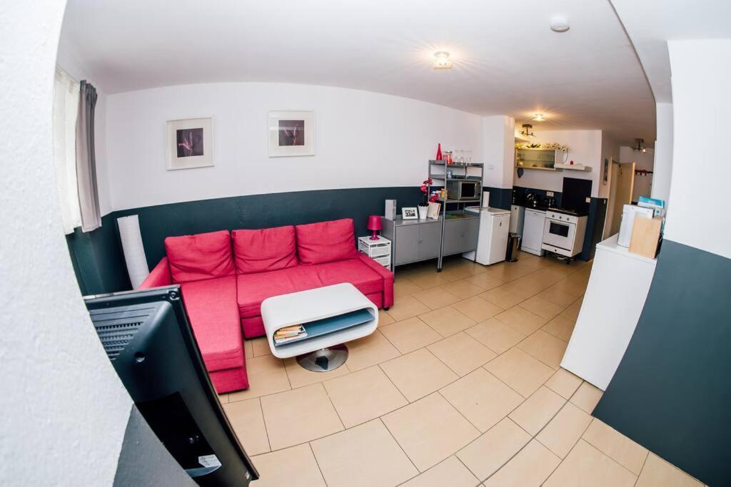 Sunny Apartment At Rostock - Pink Esterno foto